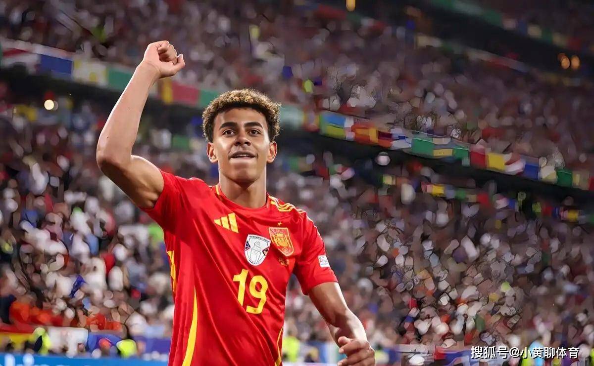 英媒：皇马有意在明夏引入范德芬，巴黎也在密切关注情况（英媒称皇马将范德芬列为明夏引援目标，巴黎同样紧盯其动态）