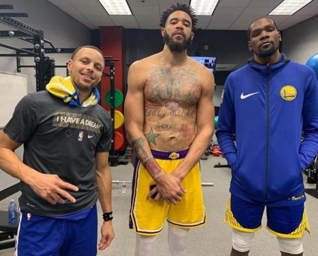 Tyc：国米有意维拉门将大马丁，将其视为索默的替代者（Tyc：国米相中维拉门将埃米马丁内斯，视其为索默接班人）