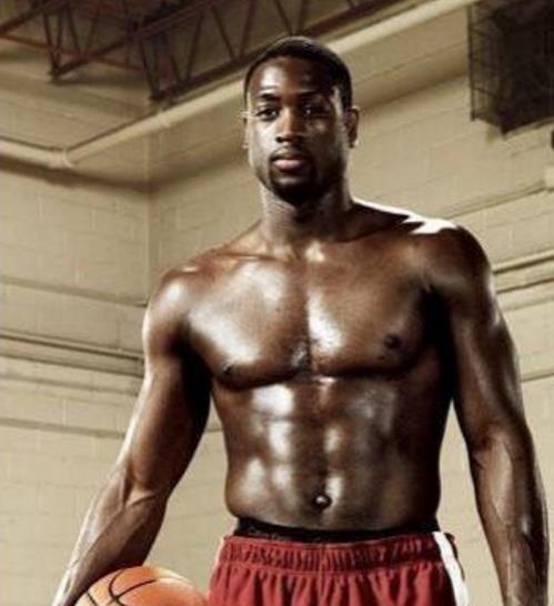 世界波，西乙阿尔瓦塞特球员莫尔西略打进一个超远距离进球（西乙阿尔瓦塞特球员莫尔西略轰入超远距离世界波）