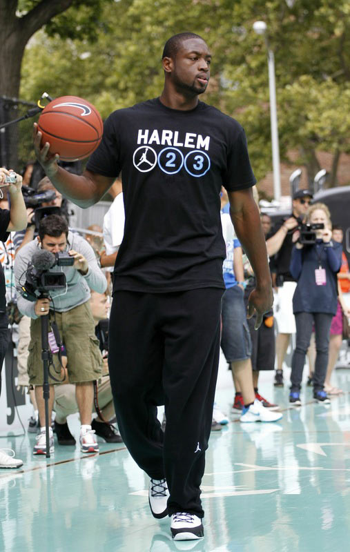 孔萨：凯恩给球队设立标准，那自然而然会激励我们（孔萨：凯恩为球队树立标杆，自然而然激励全队）