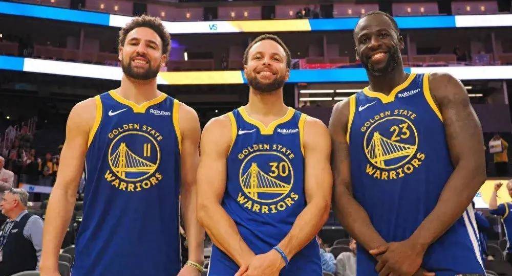 忠诚！每体：拉菲尼亚目前没经纪人，拒绝所有离开巴萨的谈判（展现忠诚！每体：拉菲尼亚暂无经纪人，已拒绝所有关于离开巴萨的谈判）