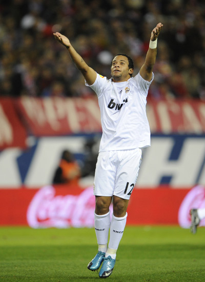 J联赛本赛季场均观众2.1万创新高，但低于中超2.57万（J联赛本季场均观众达2.1万刷新纪录，仍逊于中超2.57万）