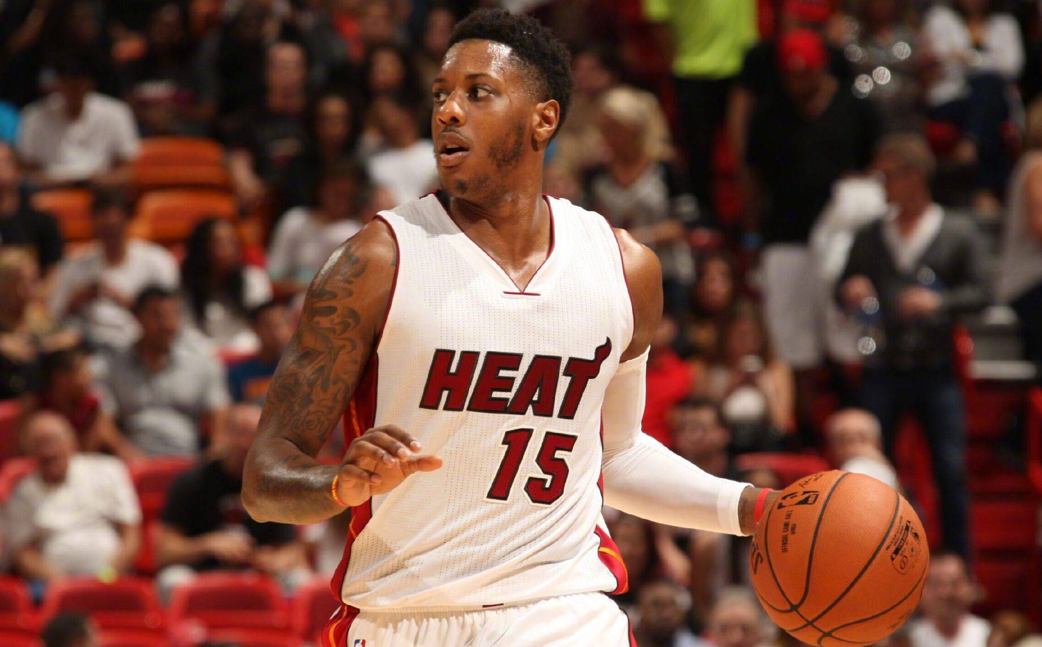 瓜迪奥拉：斯通斯将缺席本轮欧冠，阿隆索知道怎么挽回局势（瓜帅：斯通斯无缘本轮欧冠，阿隆索有办法扭转战局）