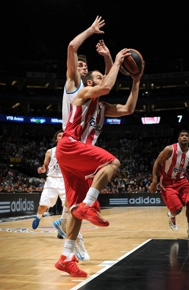 米体：泽林斯基出现轻微肌肉问题，可能不会出战比萨（米体：泽林斯基肌肉小恙，出战比萨成疑）