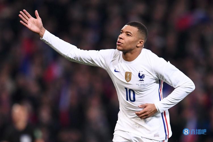 南通发布：苏超南通队载誉而归，3000多名球迷迎接城市英雄（南通发布：苏超南通队凯旋归来，三千余名球迷热情迎接城市骄傲）