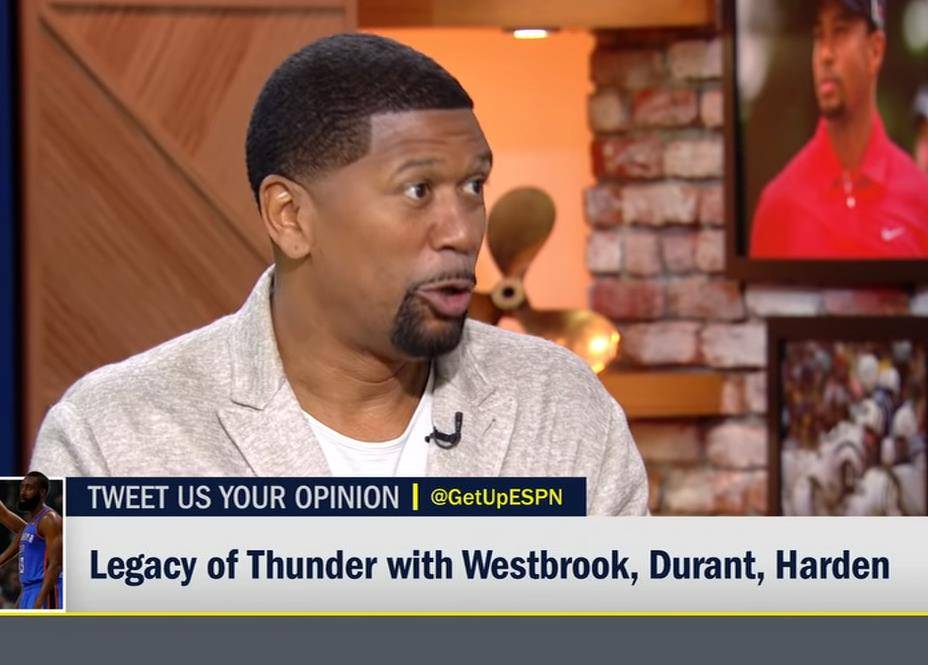 詹姆斯高空接力扣篮，点燃全场（詹姆斯空接重扣，全场沸腾）