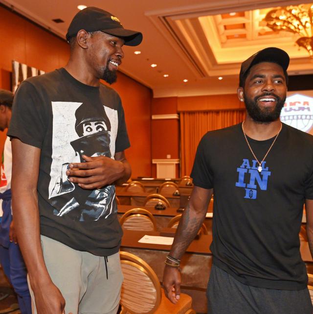 多特4-0十人黄潜，吉拉西双响，阿德耶米、斯文松建功，法比奥-席尔瓦失点（十人黄潜0-4不敌多特，吉拉西梅开二度，阿德耶米与斯文松破门，法比奥-席尔瓦点球失手）